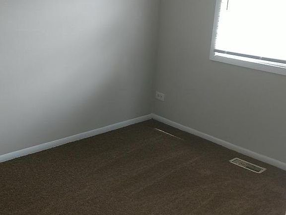 4th image of 1840 Jamestown Cir