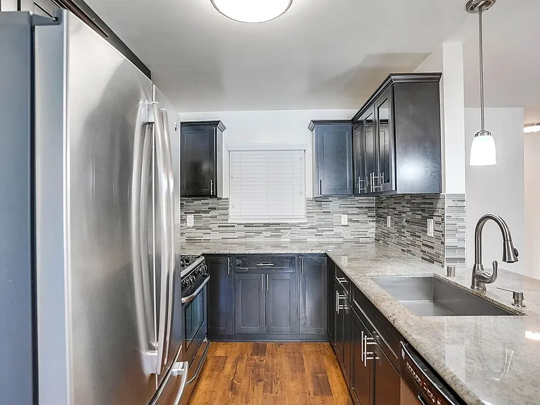 821 N. Austin Ave — Photo 5