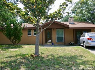 404 Wilkins Way, Devine, TX 78016