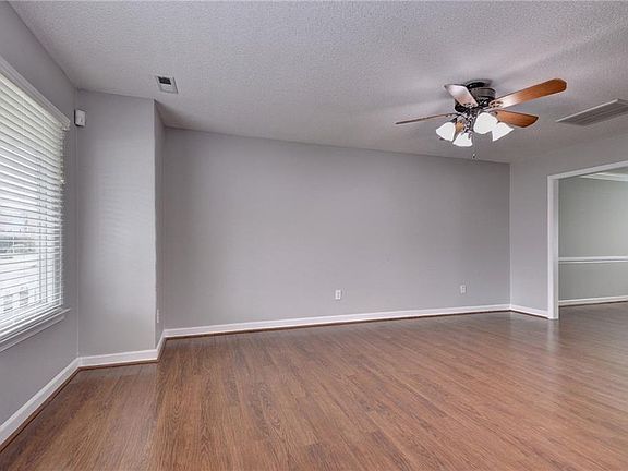 3rd image of 335 Manning Ln