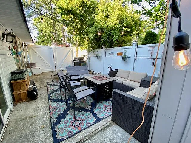 Fence Ln — Photo 8