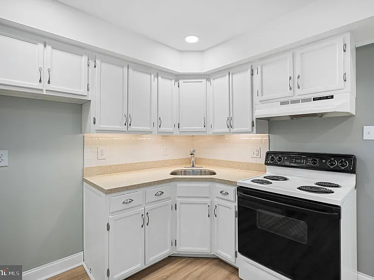 223-225 Kings Hwy E #3 — Photo 3