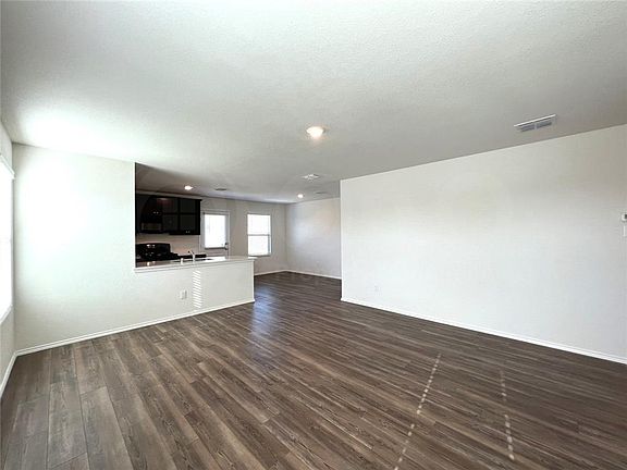 4th image of 213 Anvil Dr