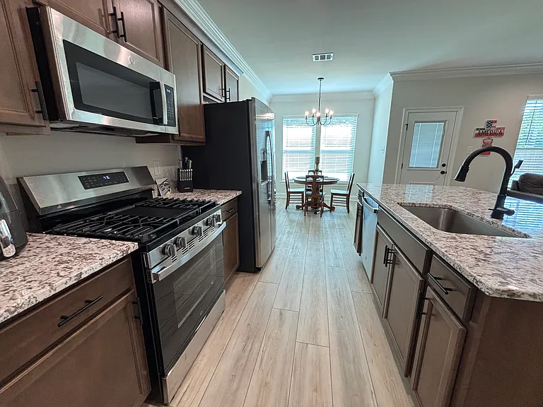 739 Venecia Dr — Photo 8