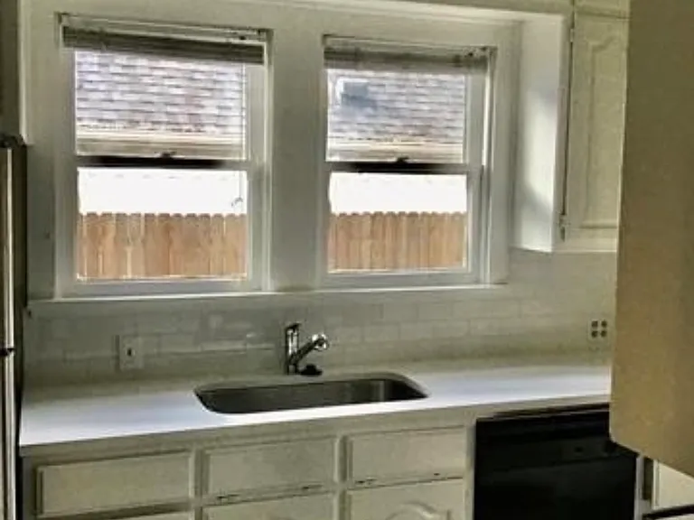 2135 Stanley Ave — Photo 10
