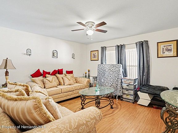 5th image of 720 Valrico Hills Ln