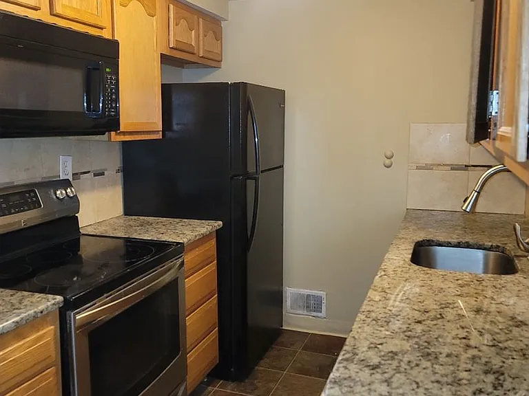 111 Elliot St — Photo 3