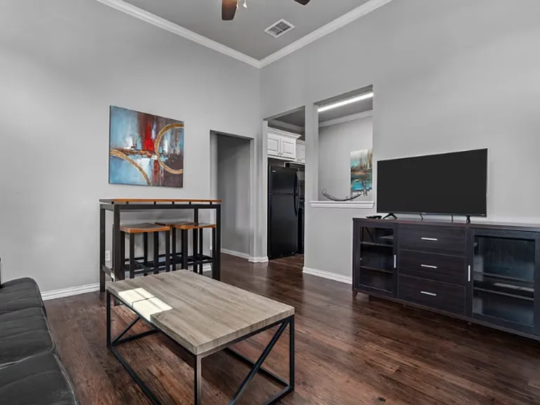 The Midtown Apartments — Photo 7