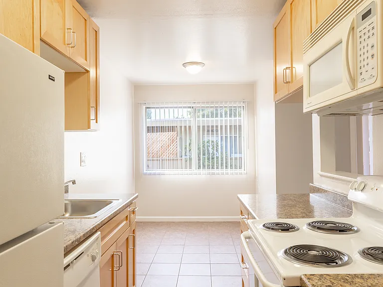 301 E Okeefe St — Photo 21