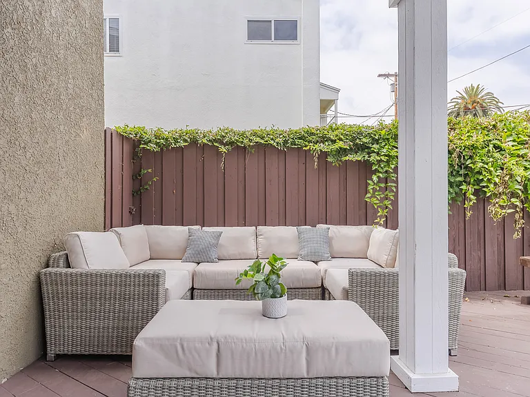 2522 Armacost Ave — Photo 47