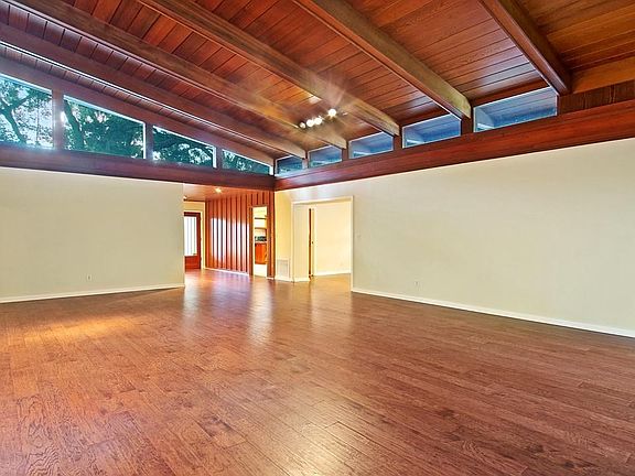 4th image of 6330 San Jose Blvd