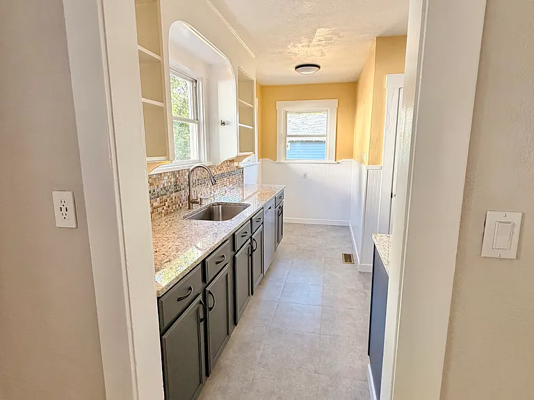 2419 W Regan Ave — Photo 27