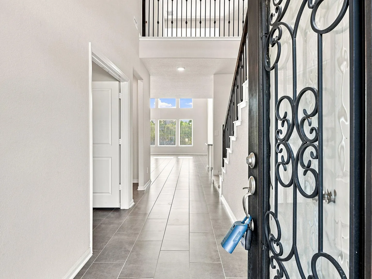 4 bed, 2.5 bath, 2758 sqft, $3,000 — Photo 4