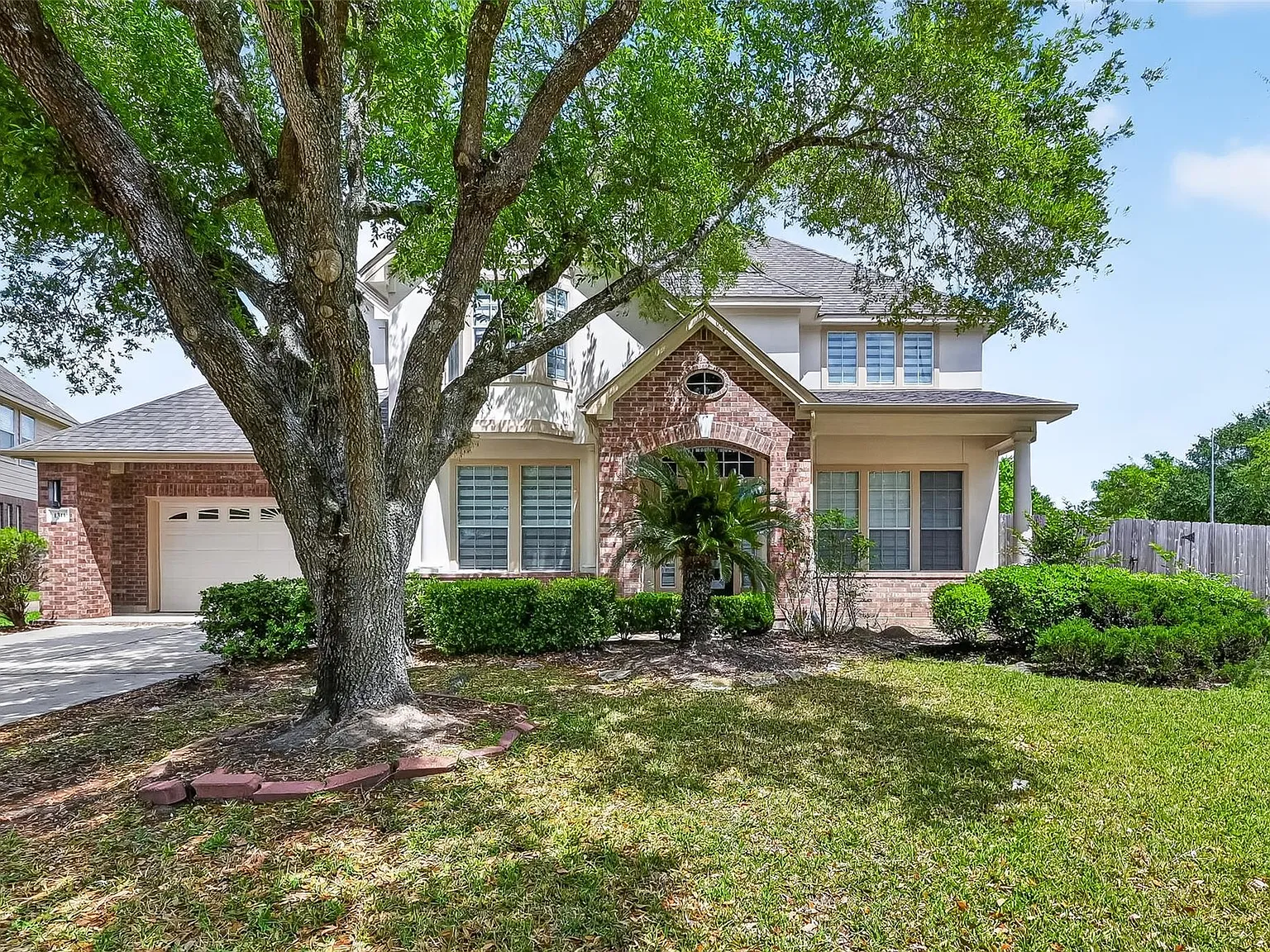 5 bed, 5.0 bath, 3853 sqft, $3,200 — Photo 4