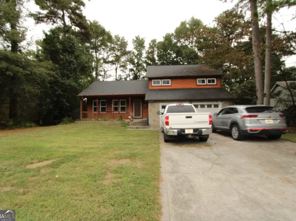 832 Chapman Cir, Stone Mountain, GA 30088