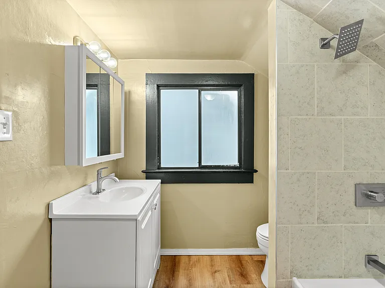 121 N D St — Photo 12