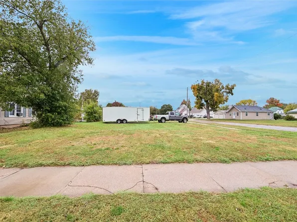 808 9th Ave, Belle Plaine, IA 52208