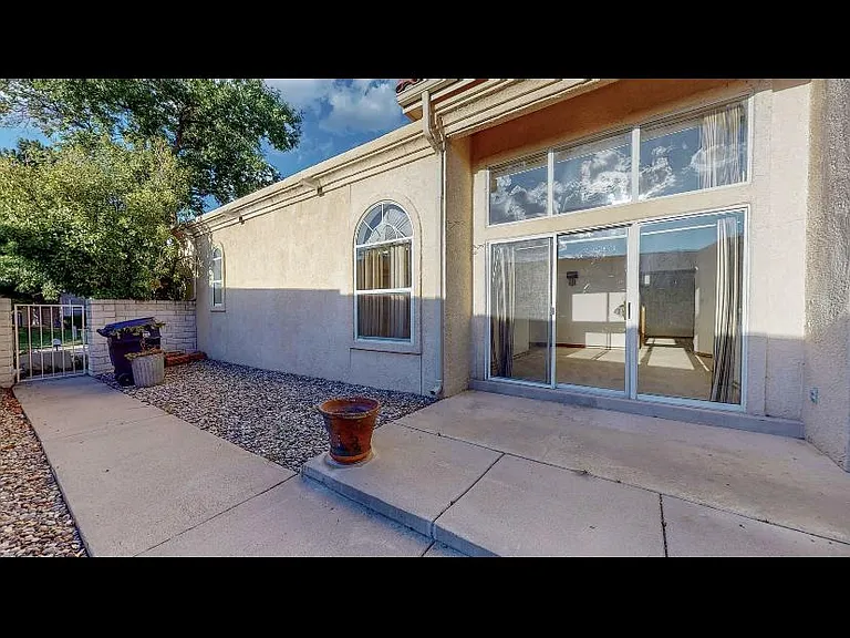 11608 Penfield Ln NE — Photo 9