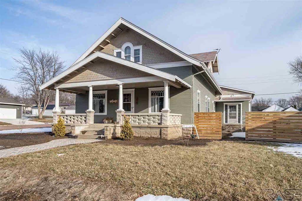 209 Iowa St, Alcester, SD 57001 Zillow
