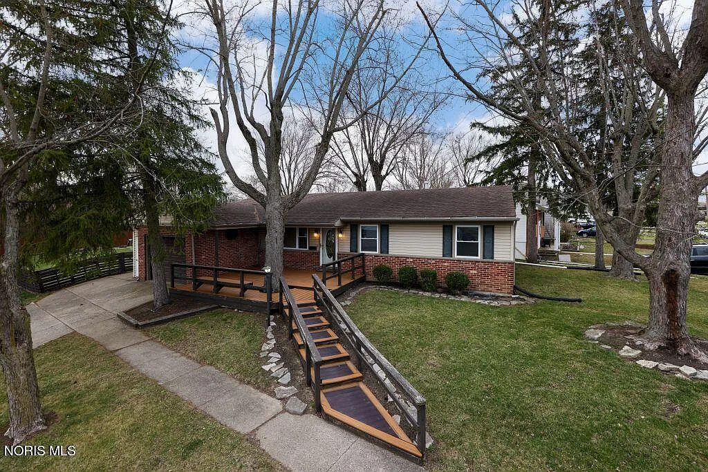 536 Edinborough Dr photo 1