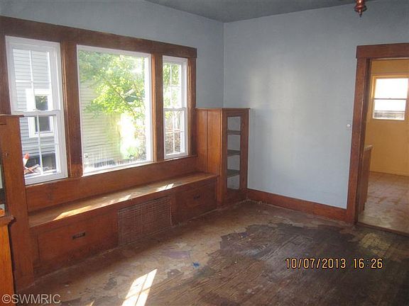 2nd image of 145 McKinley Ave N
