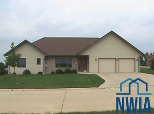 922 Celebrity Rd, Remsen, IA 51050