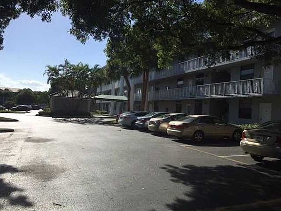5th image of 1504 Whitehall Dr APT 106