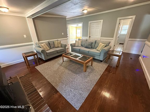 4th image of 2803 Travis Road