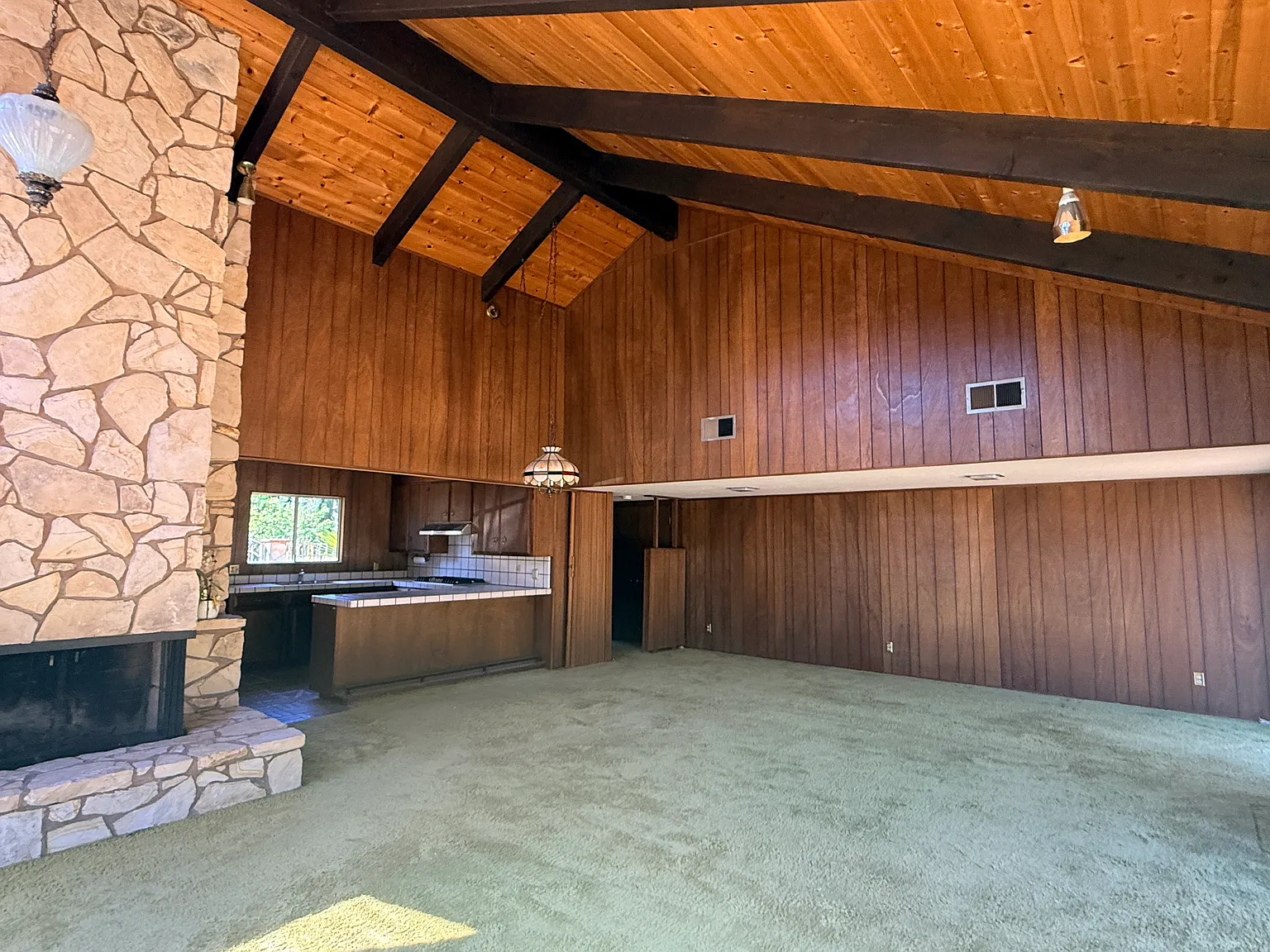 3 bed, 1856 sqft, $4,980 — Photo 2
