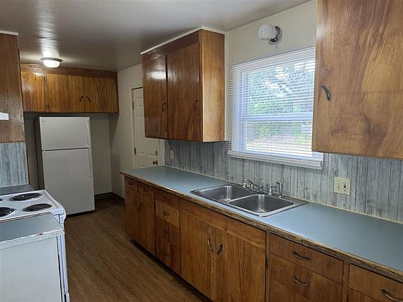 5th image of 9908 Whitman Ave SW