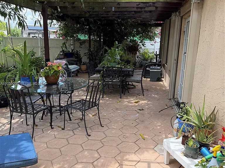 8108 NW 93rd Ter — Photo 14