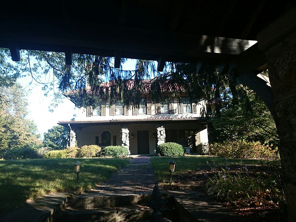 2nd image of 217 Walnut St