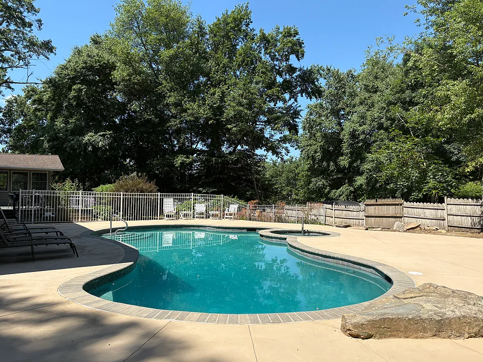 421 Hemlock Point Dr
