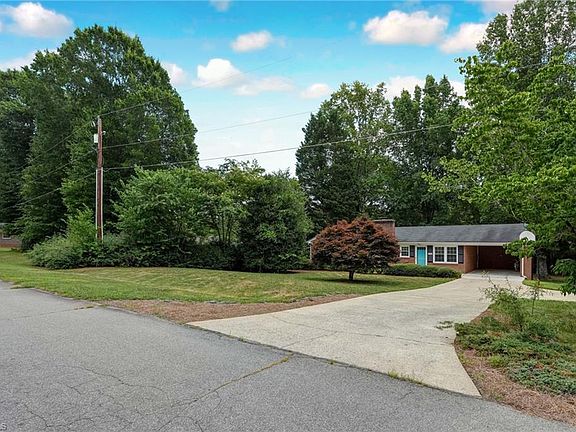 2nd image of 134 Meadow Brook Rd