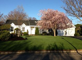 345 Williams Way N, Baiting Hollow, NY 11933