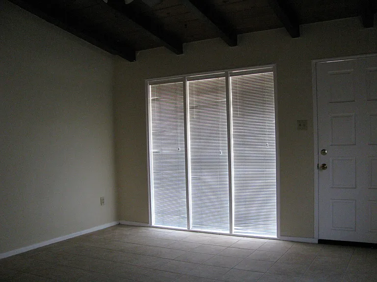 2722 N Warren Ave — Photo 5
