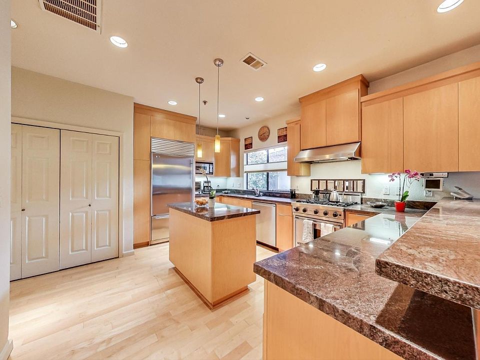1st image of 546 Everett Ave