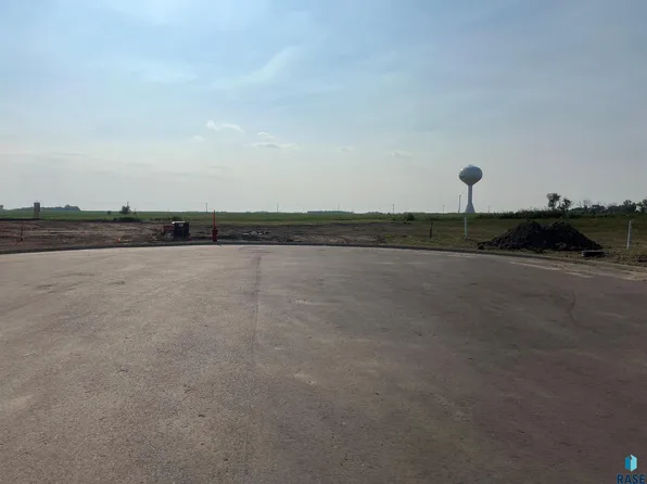 7 Whitster Cir, Hartford, SD 57033