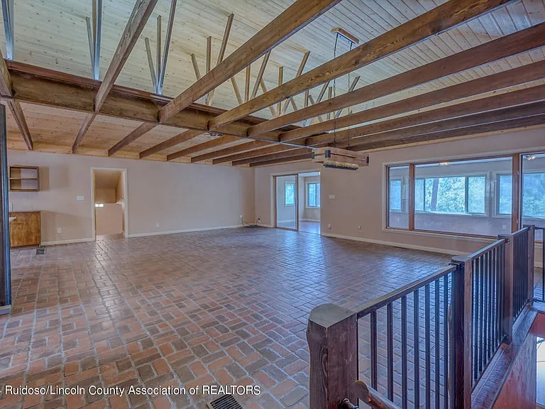 109 Snowcap Dr — Photo 2