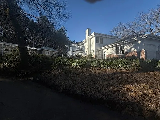 4011 Spring Mountain Rd — Photo 2