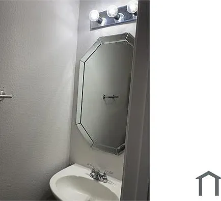 8301 Orleans Ln — Photo 4