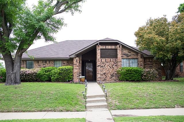 1st image of 1303 Petunia Dr