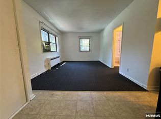 411 Park Pl APT 2J, Fort Lee, NJ 07024