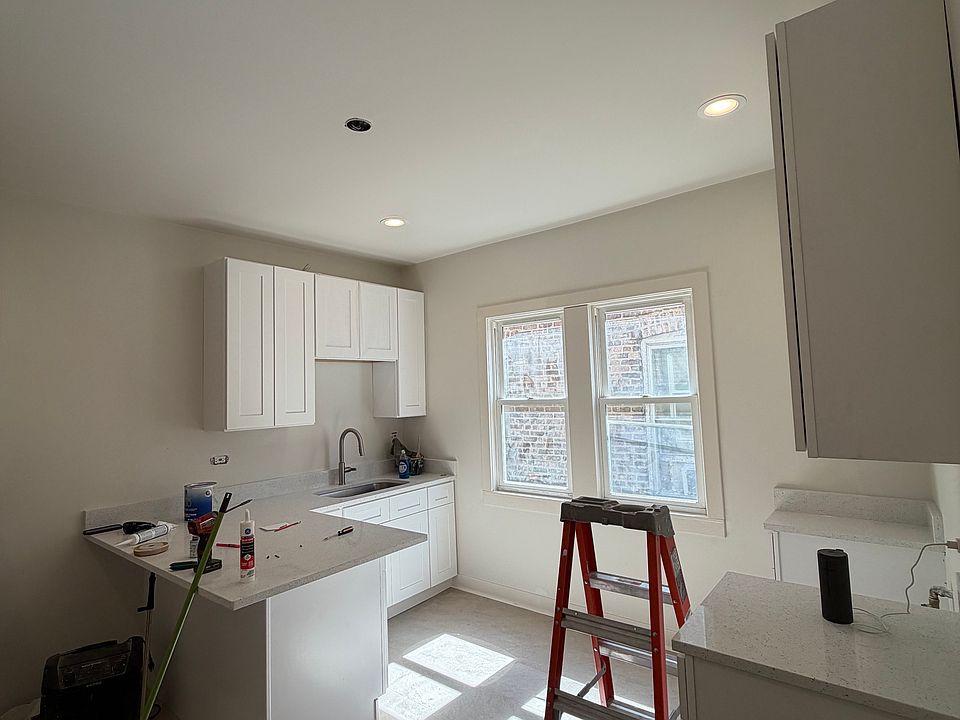 1st image of 1626 N Melvina Ave Floor 2