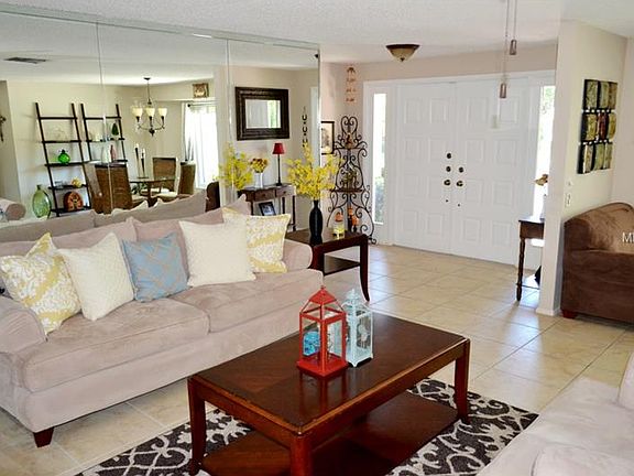 4th image of 1081 Persimmon Dr