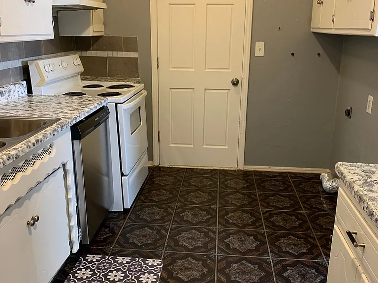 1417 SW 77th Pl — Photo 8