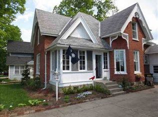 102 E Upright St, Charlevoix, MI 49720