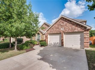 2545 Marina Dr, Grand Prairie, TX 75054