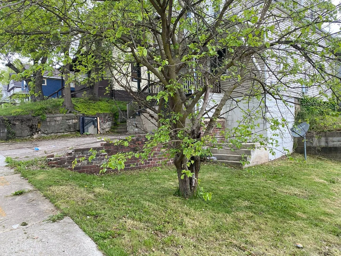 Spacious 2-Bedroom Home for Lease in Akron — Photo 2