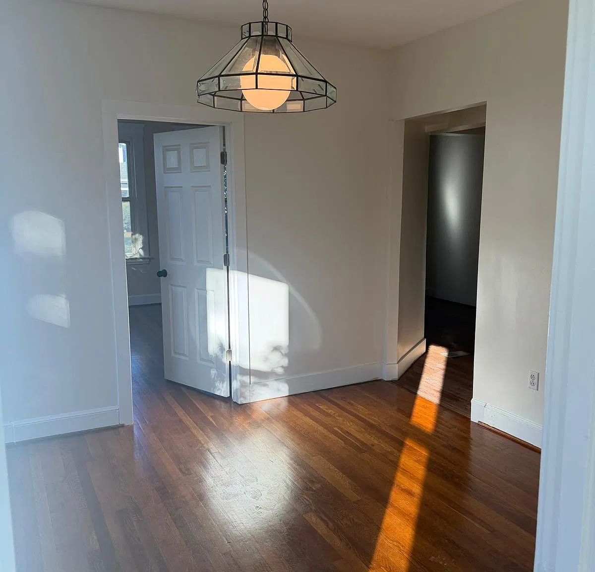 3 bed, 1200 sqft, $2,100 — Photo 4